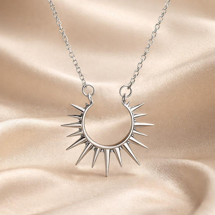 Colar com Pendente de Girassol em Ouro Branco