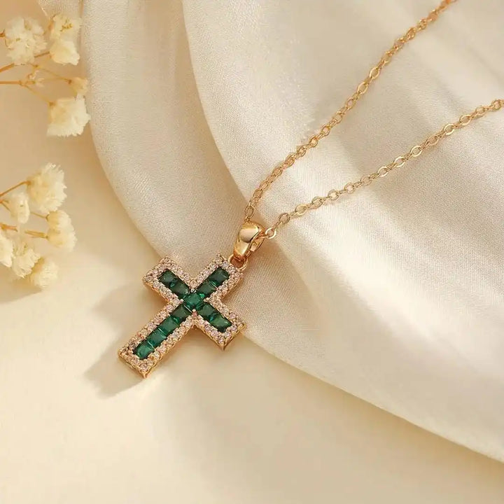 Colar de Ouro com Pendente Cruz de Esmeralda