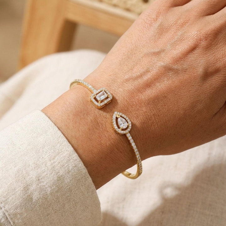 Bracelete Aberto em Ouro com Duas Pedras