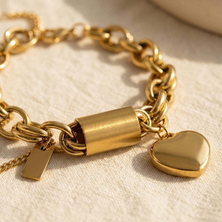 Pulseira de Elos com Coração Dourado