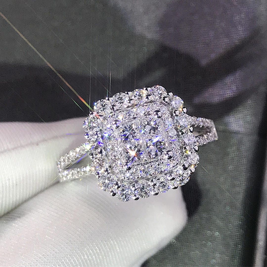 Anel de Casamento com Zircônia e Pedra Quadrada