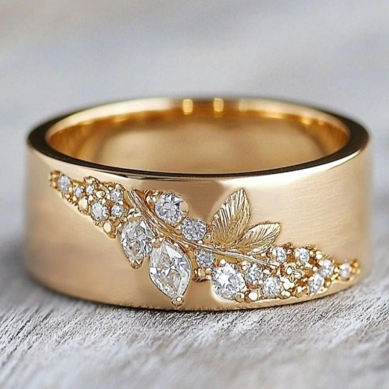 Anel Folha com Incrustação Dourada e Zircônia – Elegante