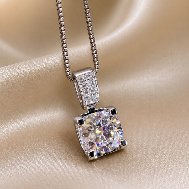 Colar Pendente de Zircônia Cubica em Ouro Branco