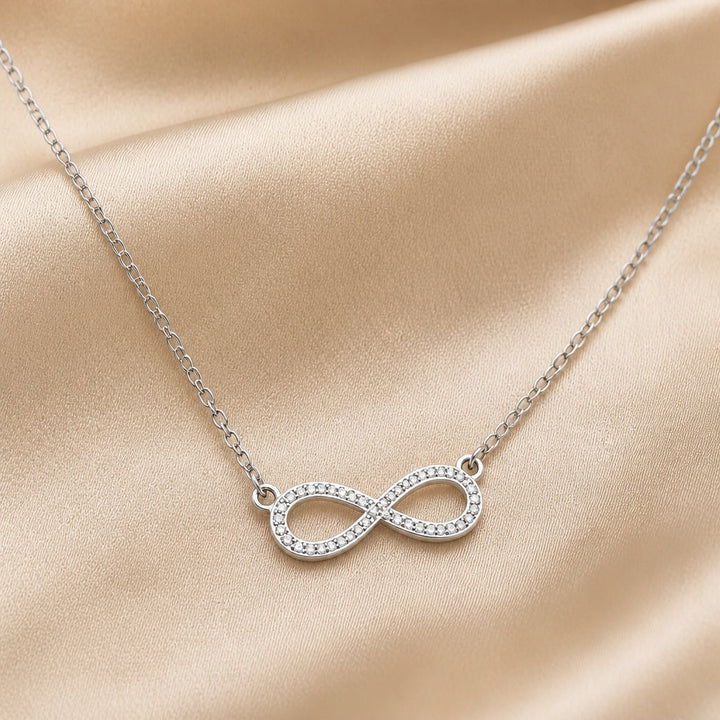 Colar com Pendente Infinito em Zircônia de Ouro Branco