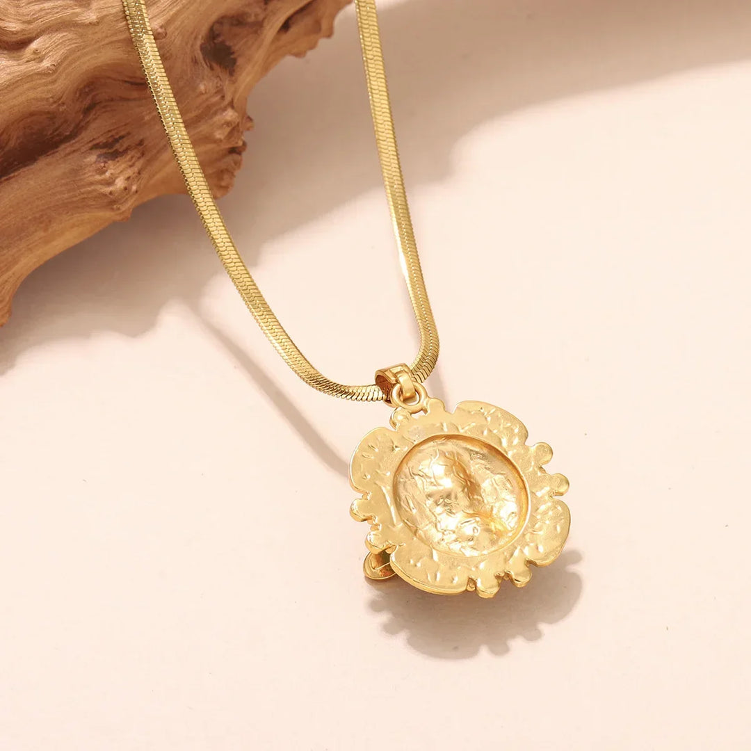 Colar com Pendente de Abelha em Ouro Chic e Turquesa