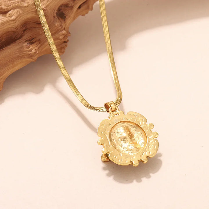 Colar com Pendente de Abelha em Ouro Chic e Turquesa