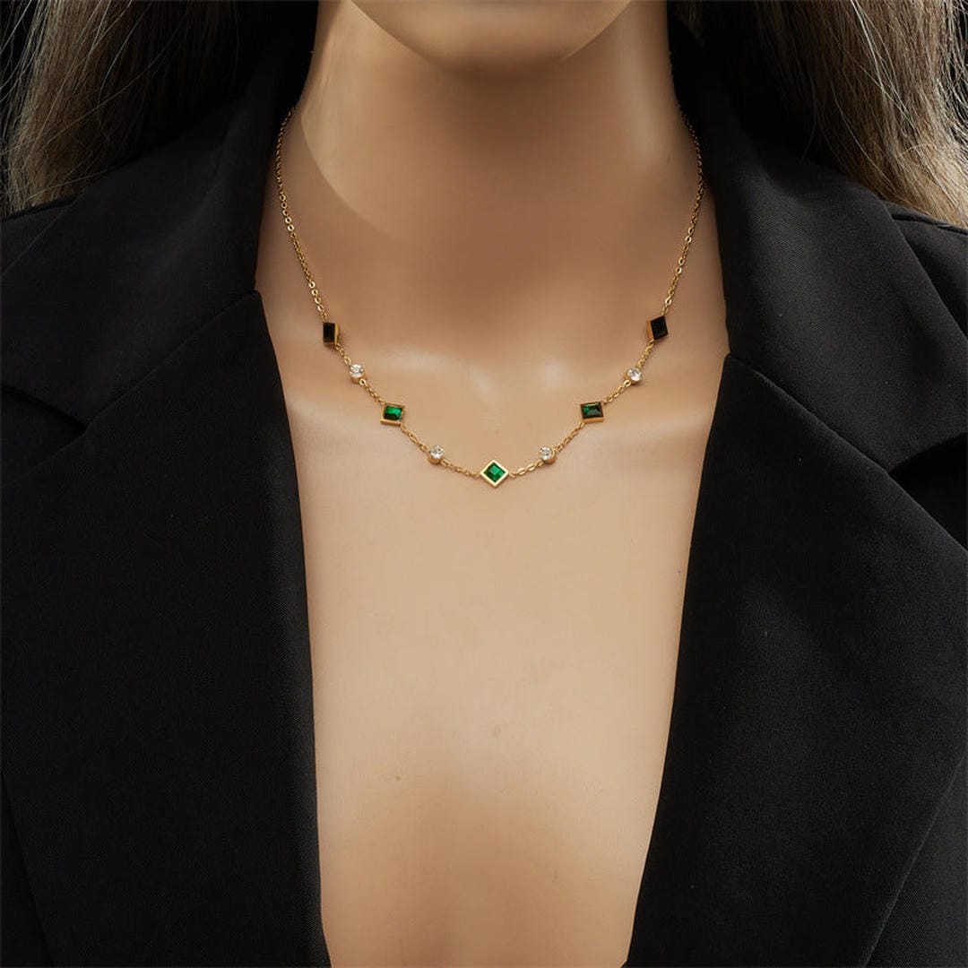 Colar com Pendente de Esmeralda Real