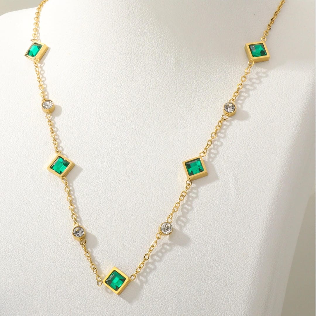 Colar com Pendente de Esmeralda Real