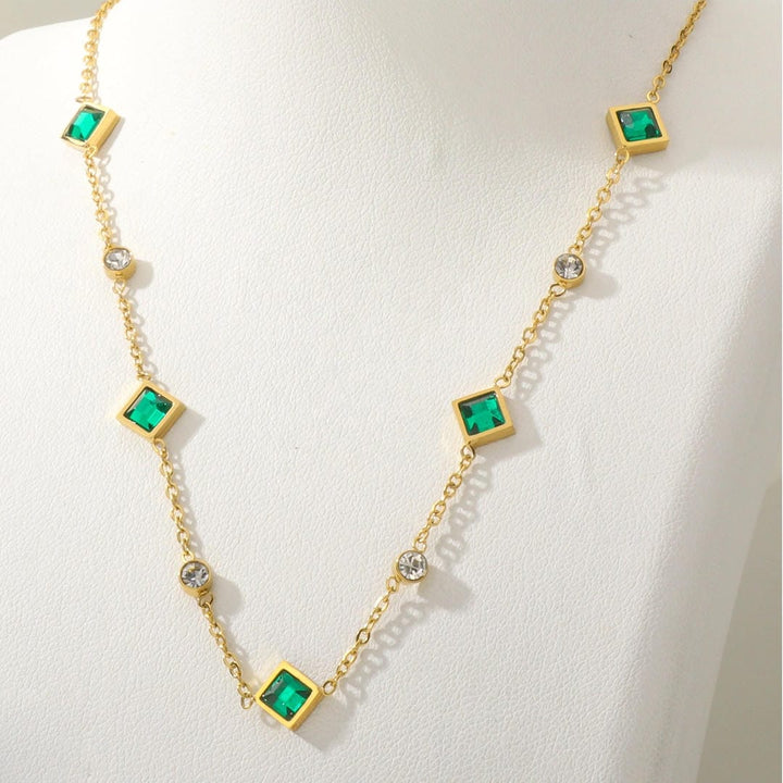 Colar com Pendente de Esmeralda Real