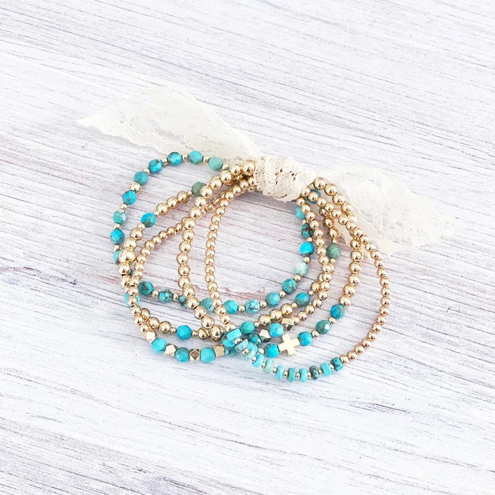 Pulseira de Charme Cruz em Pérolas Turquesa Vintage