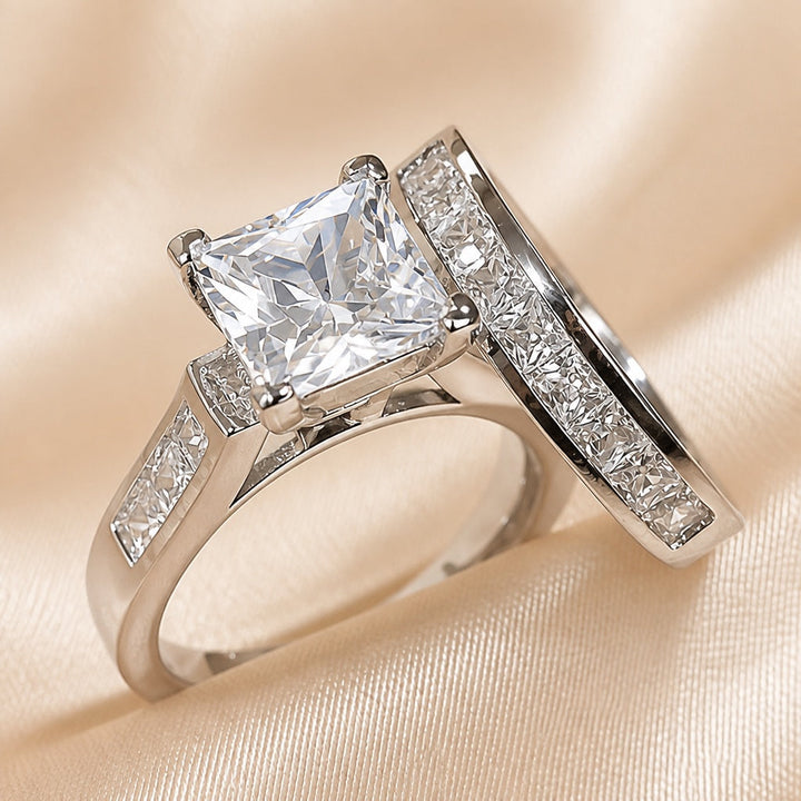 Conjunto de Anéis de Ouro Branco com Zircônia Quadrada
