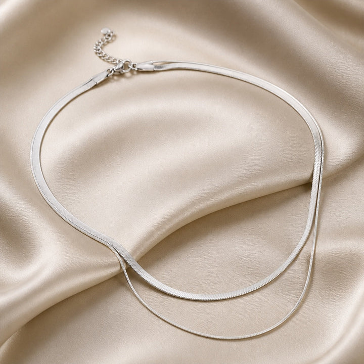 Colar Camadas de Cobra em Ouro Branco