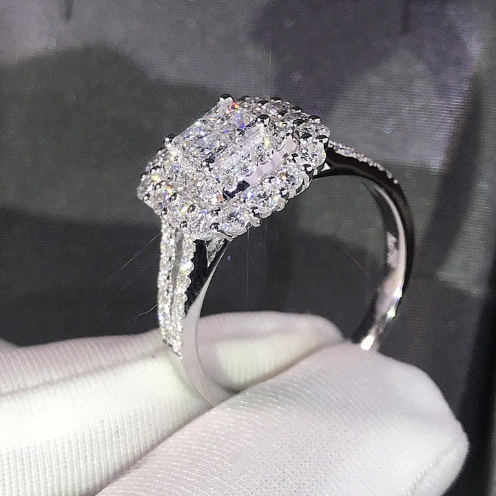 Anel de Casamento com Zircônia e Pedra Quadrada