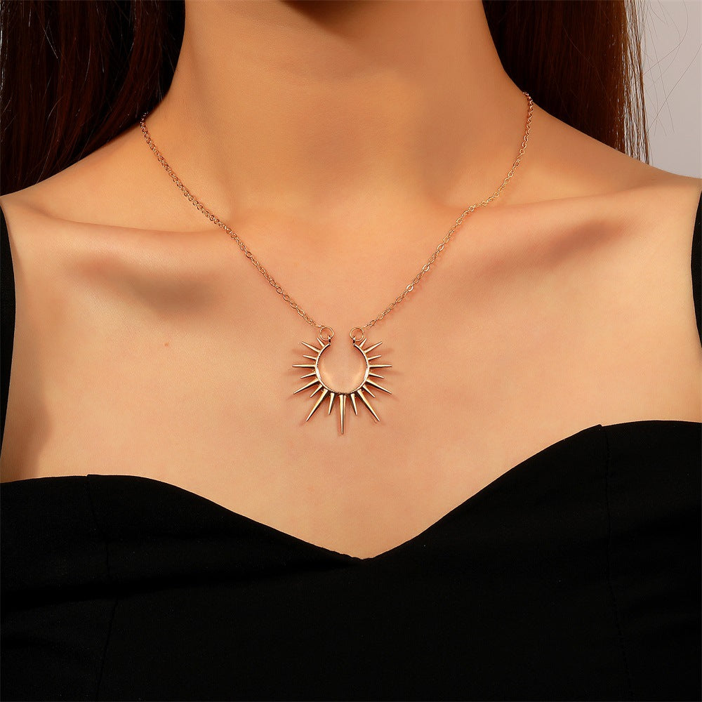 Colar com Pendente de Girassol em Ouro Branco