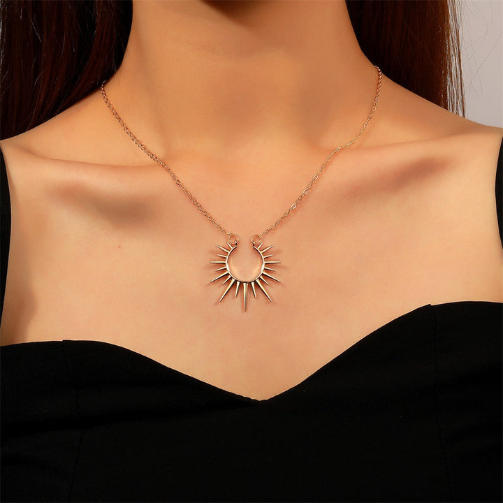 Colar com Pendente de Girassol em Ouro Branco