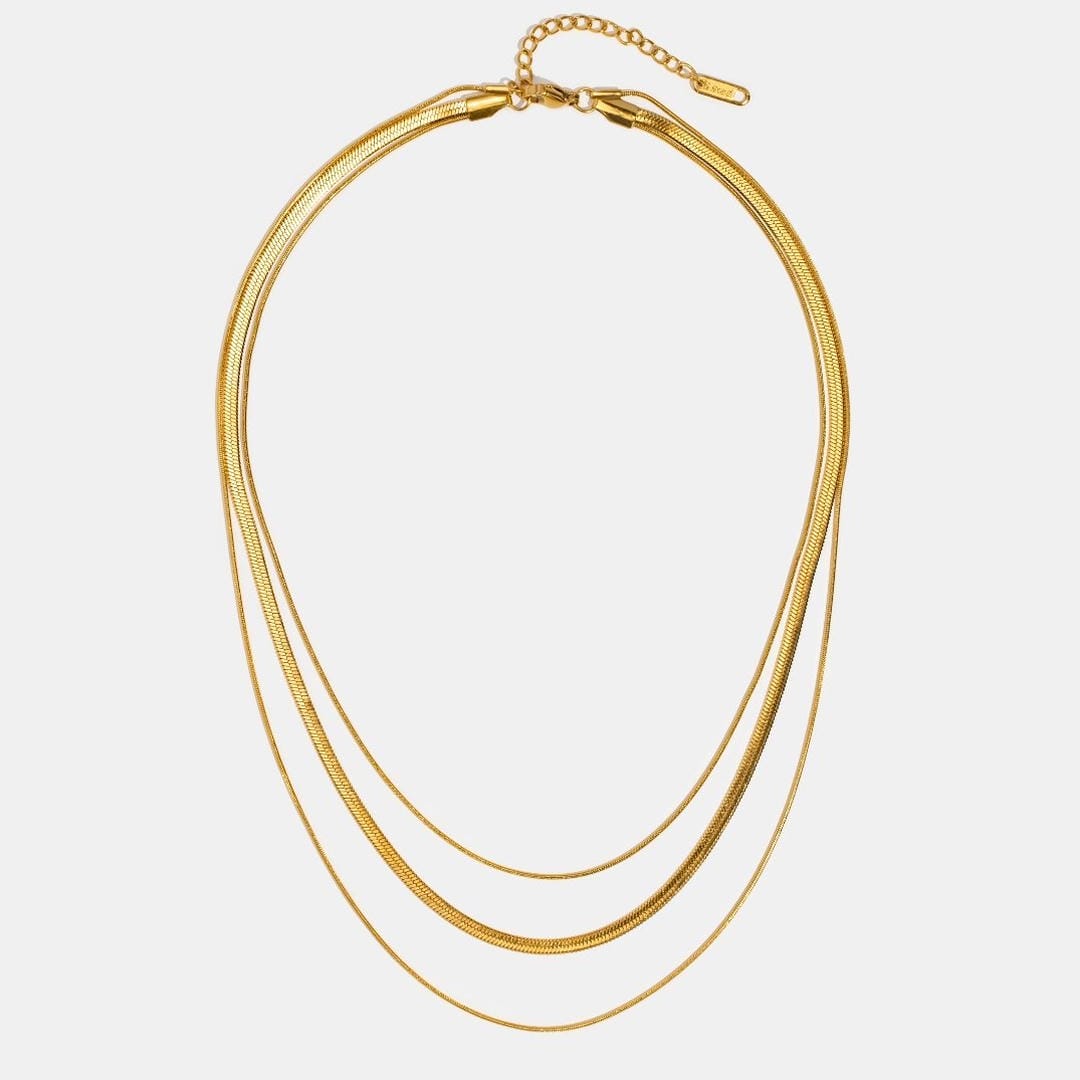 Colar Dourado em Múltiplas Camadas