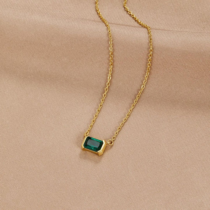 Colar Dourado de Esmeralda Verde