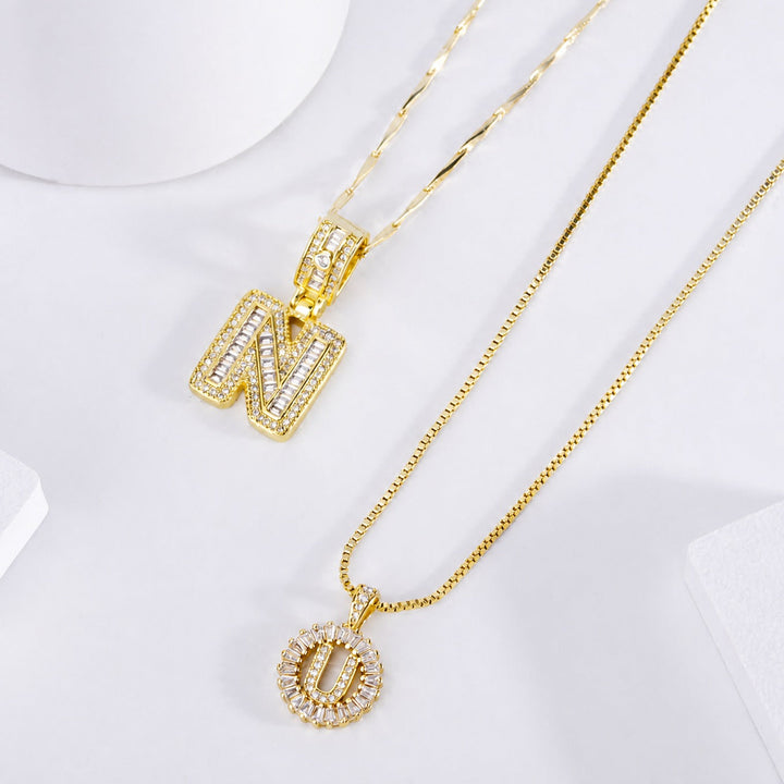 Conjunto de Colar com Inicial em Pave